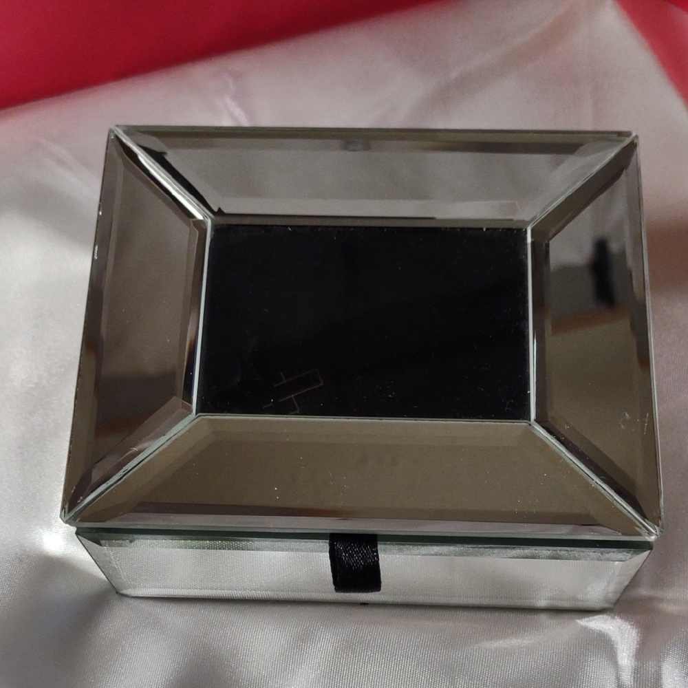 NWT Tahari Home Small Black and Silver Jewelry Box